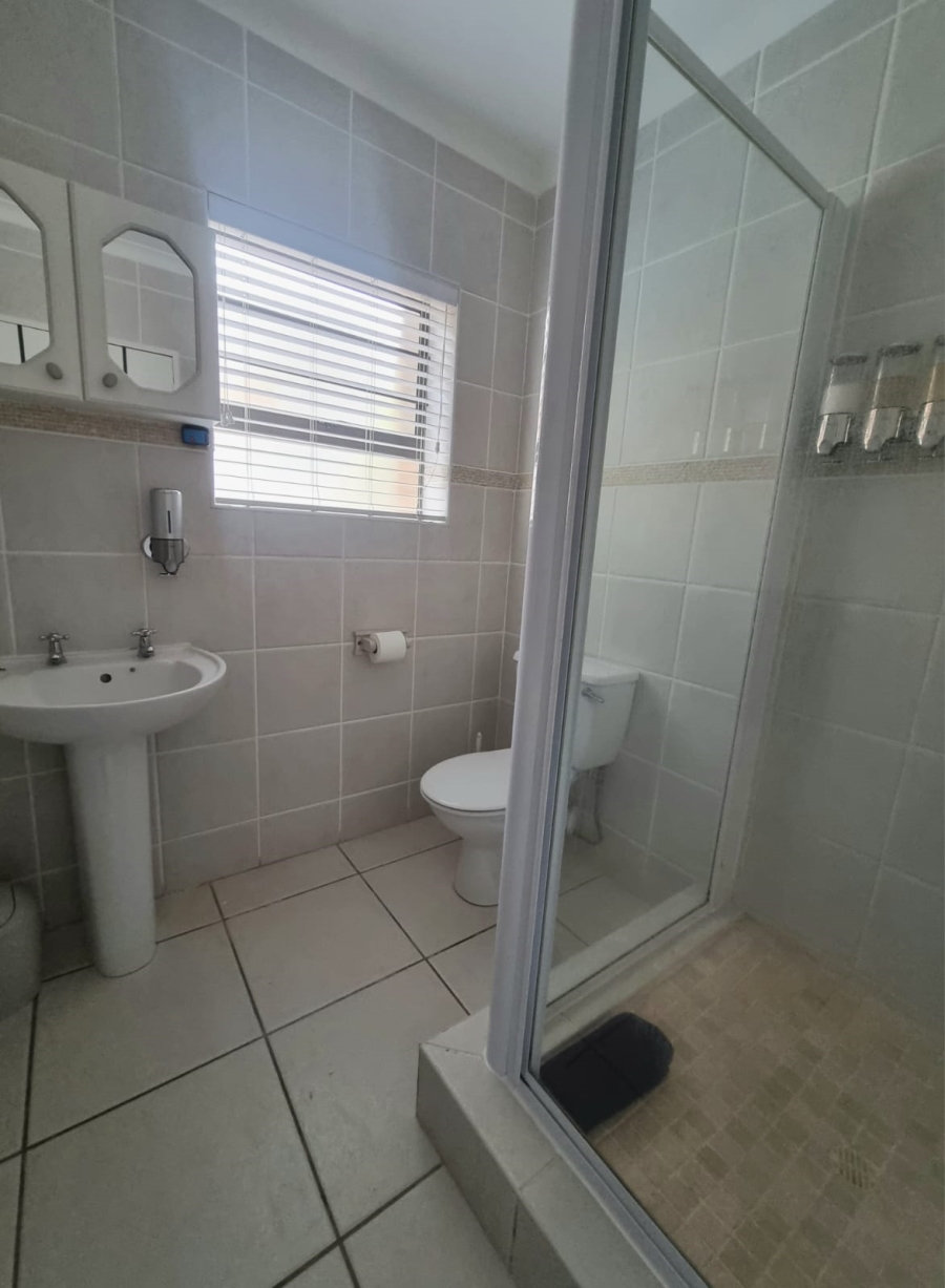 To Let 3 Bedroom Property for Rent in Wavecrest Eastern Cape